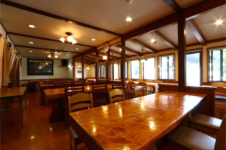 山小屋風食堂